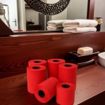 Czerwony Papier Toaletowy Renova Zapachowy 16.1m 3-Warstwy 140 Listków 6 Rolek