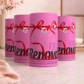 Fuksjowy ręcznik papierowy Renova 4 opakowania w kuchennej aranżacji, dekoracyjny papier do codziennego użytku i wystroju wnętrza.
