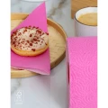 Renova Red Label Rosa – różowy ręcznik kuchenny z dekoracyjnym tłoczeniem – zdjęcie zestawu 4 rolek