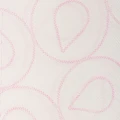 Detal, który wyróżnia Renova Skin Care Plus Crema: drobne tłoczenie i różowe linie tworzące dekoracyjny wzór na jasnym papierze.